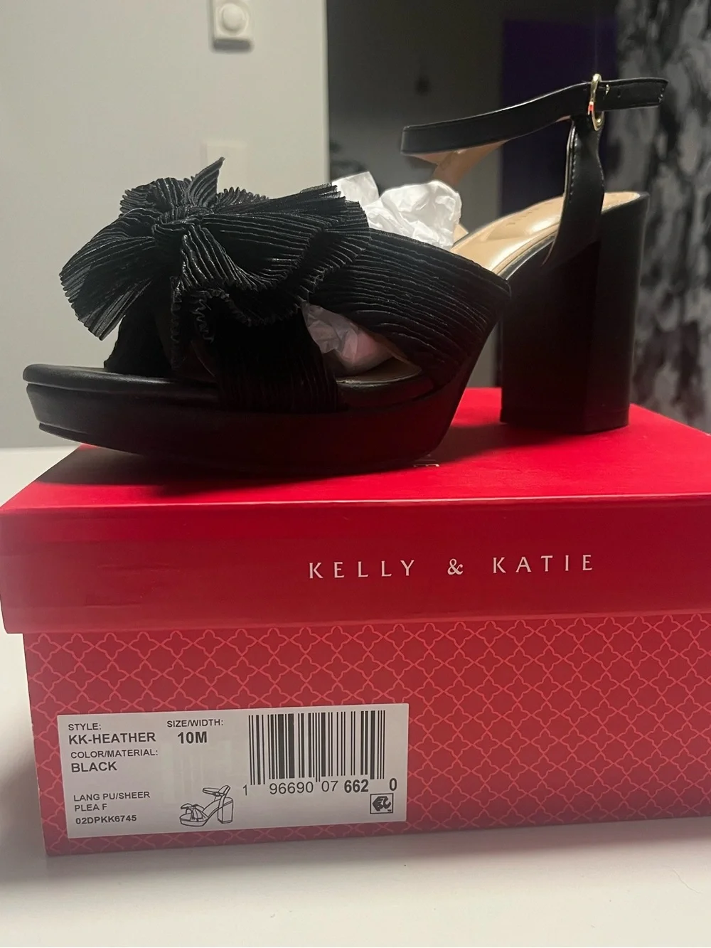 Kelly & Katie Black Bow Platform Sandal, size 10